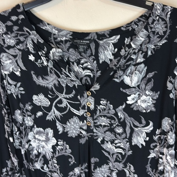 Lucky Brand Black and Gray Floral Stretch Top  Tunic Size 1X - Picture 5 of 12